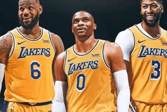 C罗补时造点，他走到马内身边让马内来主罚43亮76回复