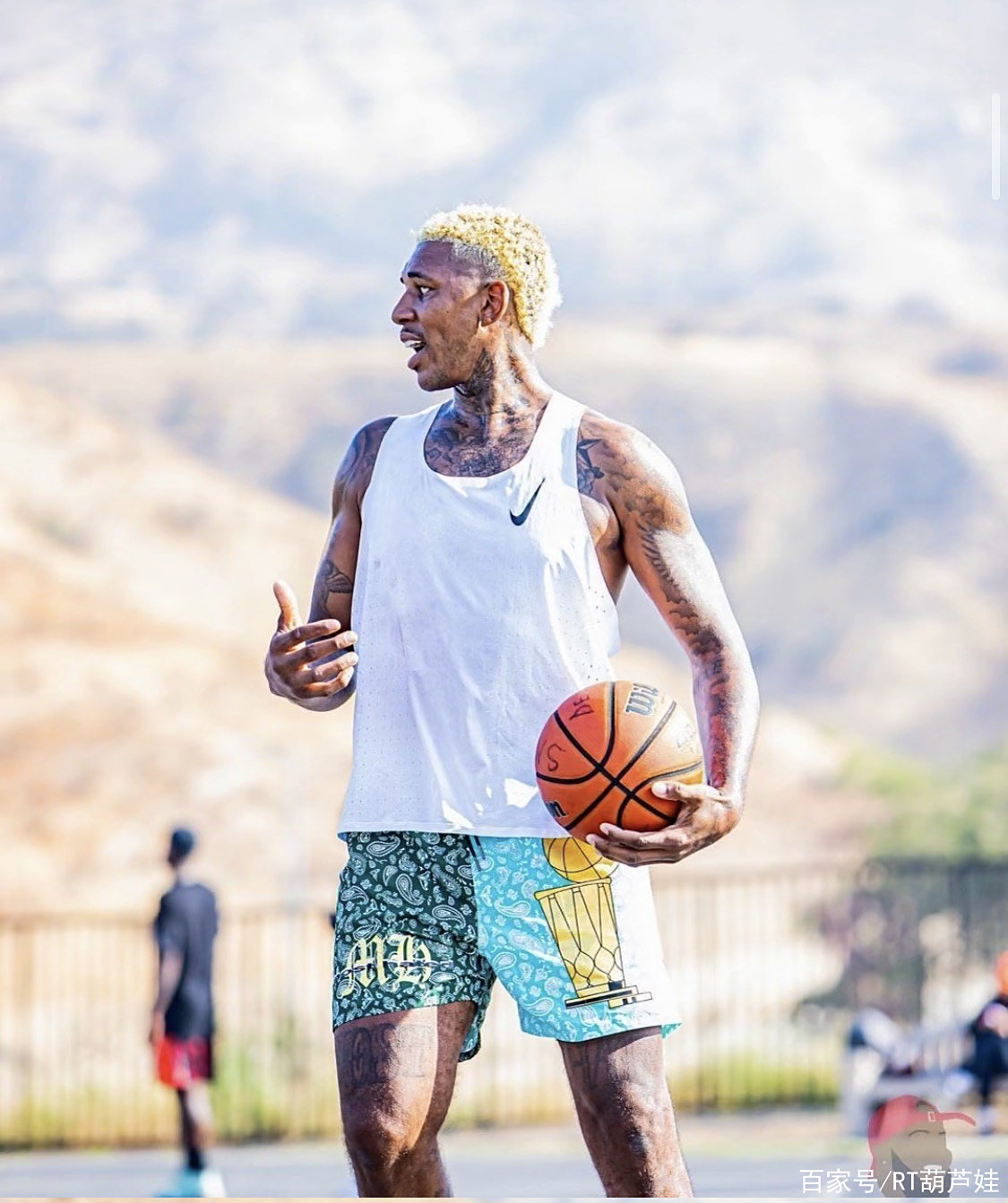 小卡复出快船大胜老鹰 约基奇46+10掘金克马刺